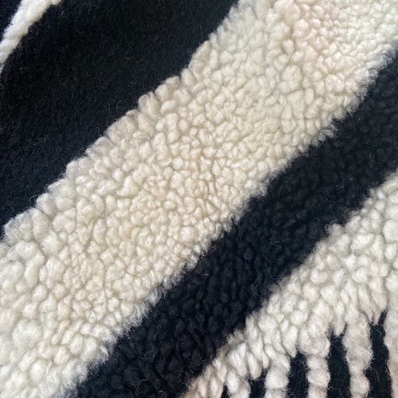 Maeve for Anthropology Cape - Picture 5 of 6